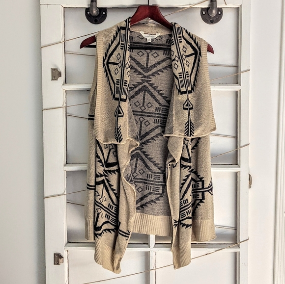 Charming Charlie Tops - Charming Charlie Aztec Shaw